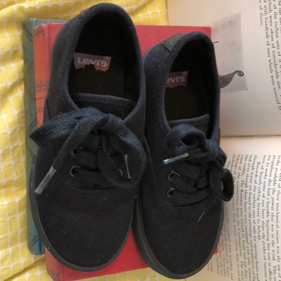 SOLD Levi’s Black Shoes Toddler 10 😎 - Picture 2 of 7